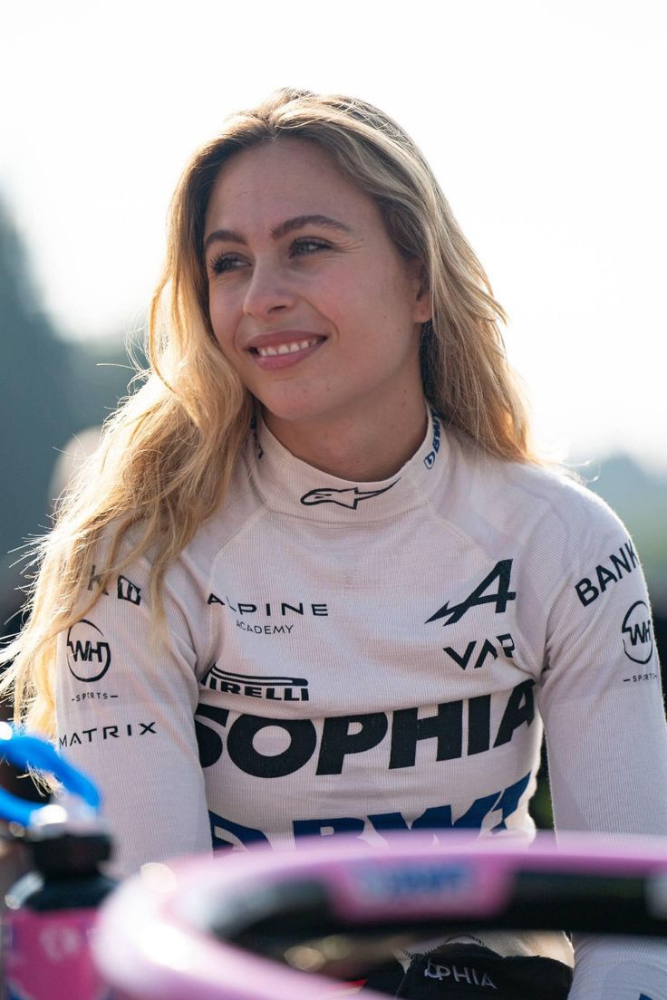 SOPHIA FLöRSCH